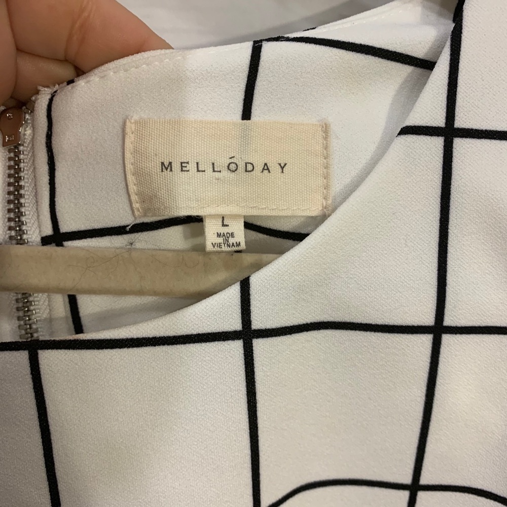 Melloday window pane design short sleeve top - Picture 4 of 7